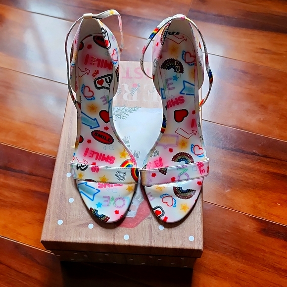 ALDO Rainbow Graphic Pumps - Picture 5 of 7